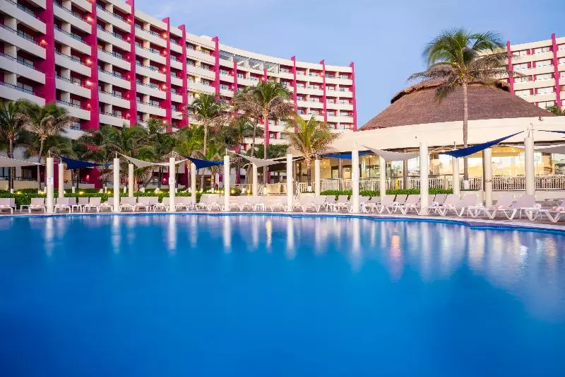 Crown Paradise Club Cancun  All Inclusive