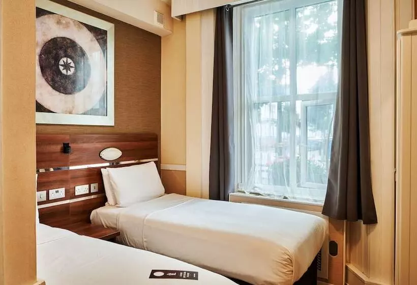 Fotos del hotel OYO Flagship Huttons:  2