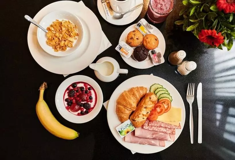 Fotos del hotel OYO Flagship Huttons:  5