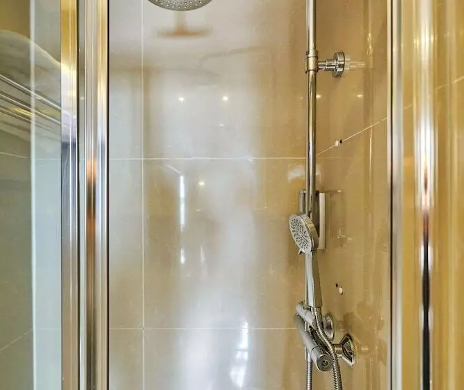 Fotos del hotel OYO Flagship Huttons:  8