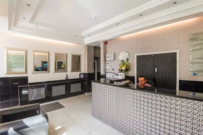 Fotos del hotel OYO Flagship Huttons:  13