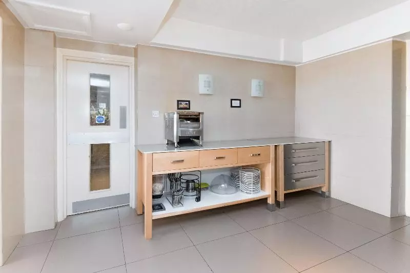 Fotos del hotel OYO Flagship Huttons:  7