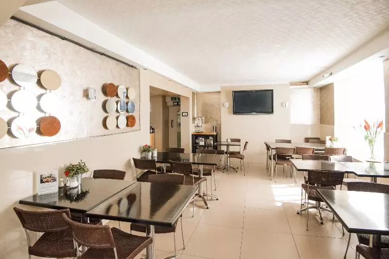 Fotos del hotel OYO Flagship Huttons:  12