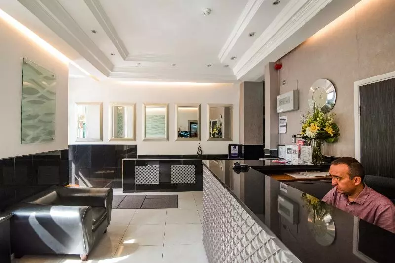 Fotos del hotel OYO Flagship Huttons:  24