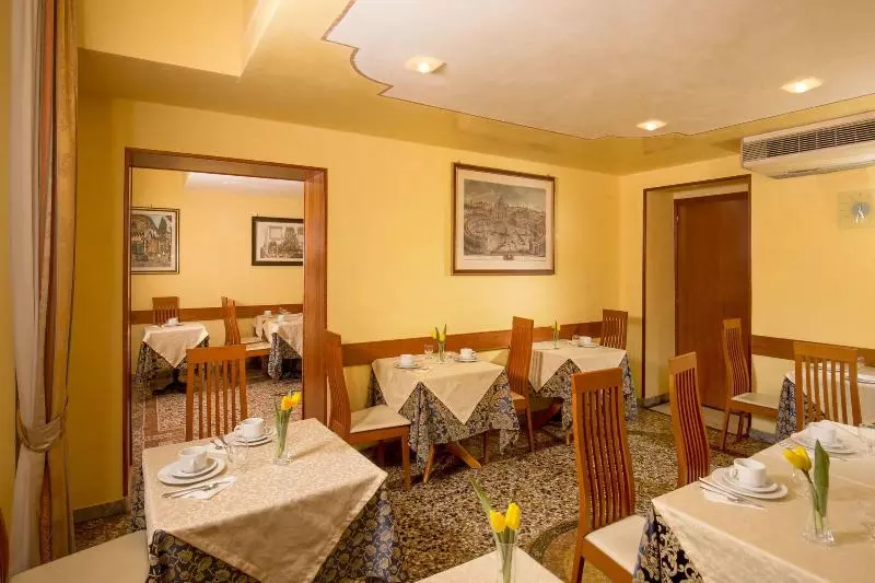 Fotos del hotel Sonya:  23