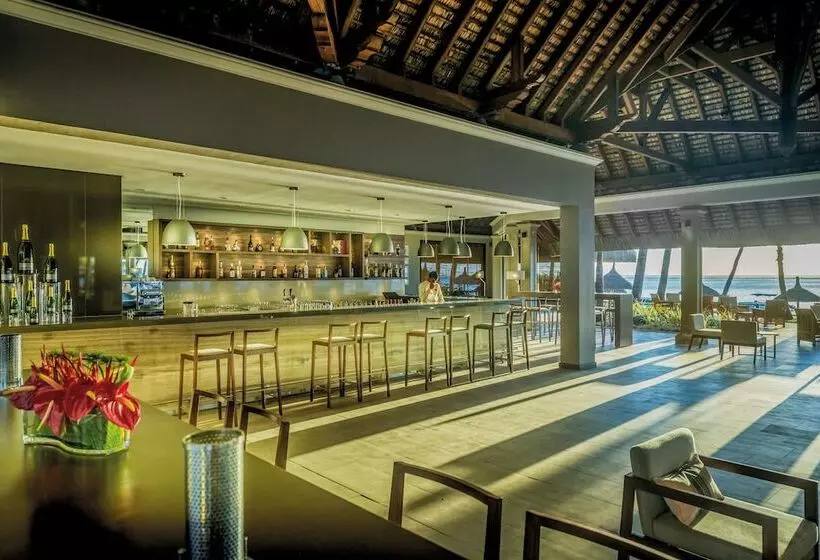 Paradis Beachcomber Golf Resort & Spa