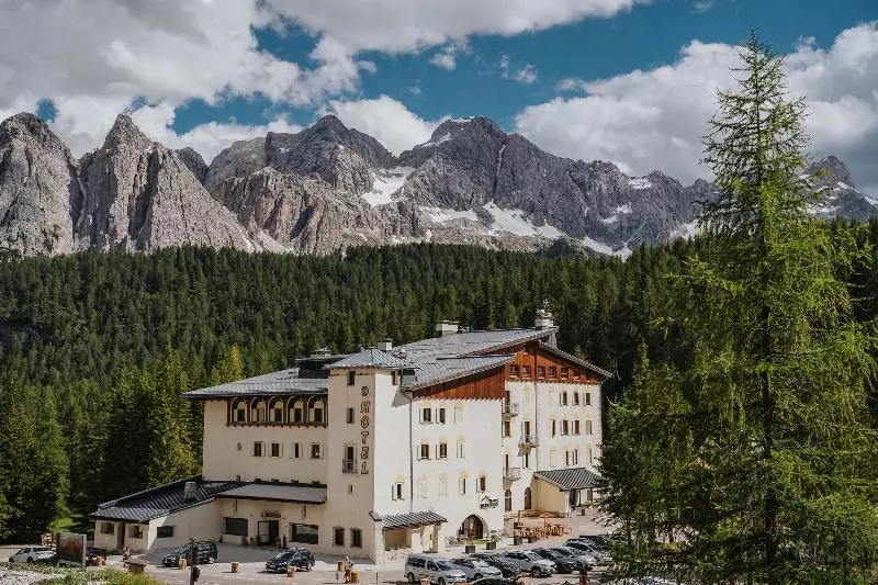 Fotos del hotel B&b  Passo Tre Croci Cortina:  15