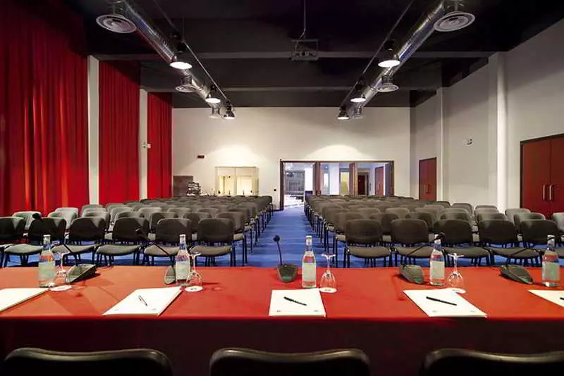 Fotos del hotel The Church Village:  4