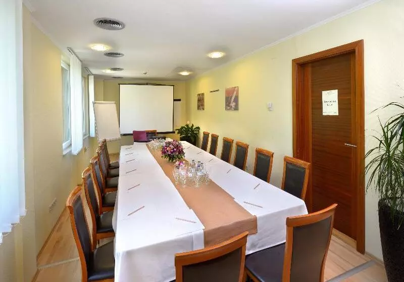 Fotos del hotel Holiday Beach Budapest Wellness  With Sauna Park:  17