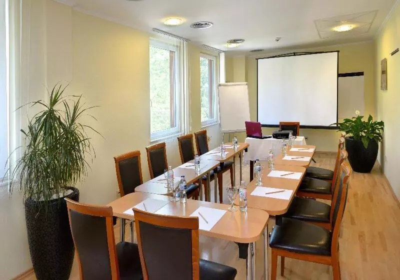 Fotos del hotel Holiday Beach Budapest Wellness  With Sauna Park:  6