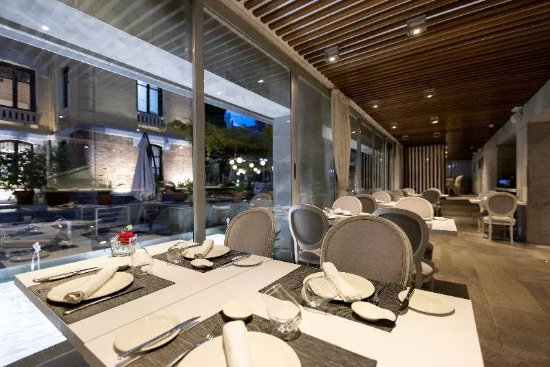 Fotos del hotel Hospes Palacio De Los Patos:  4