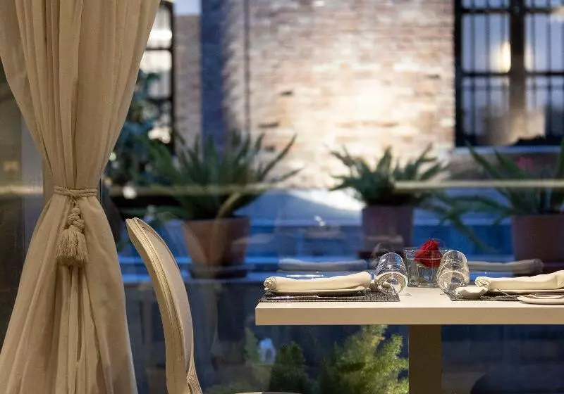 Fotos del hotel Hospes Palacio De Los Patos:  6