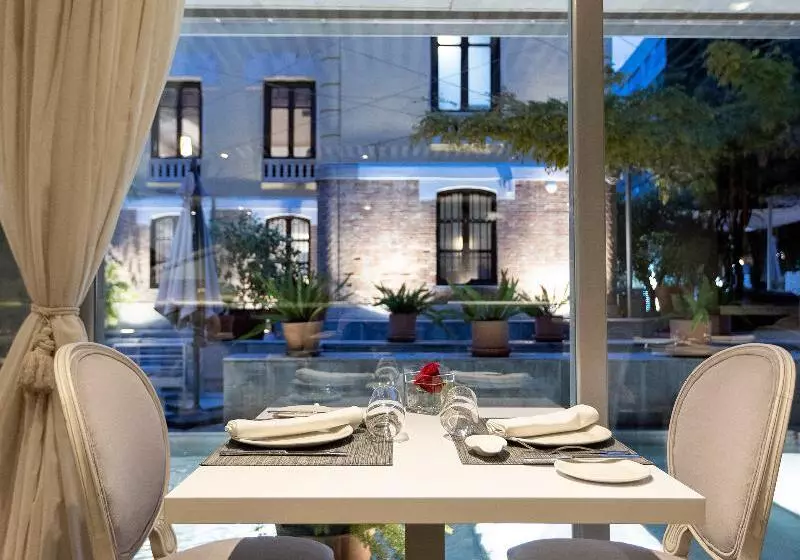 Fotos del hotel Hospes Palacio De Los Patos:  10