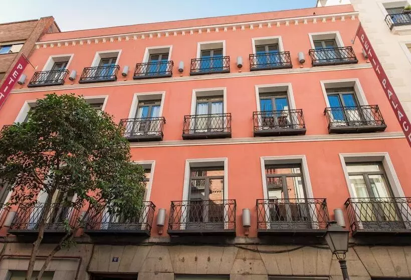 Petit Palace Tres Cruces