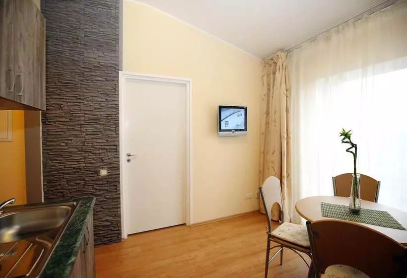 Fotos del hotel Apart  Tomo Free Parking:  2