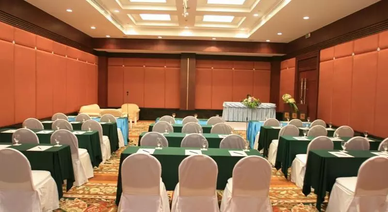 Fotos del hotel Grand Pacific Sovereign Resort & Spa:  11