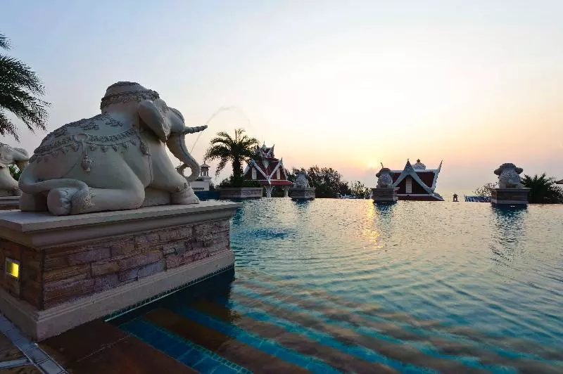 Fotos del hotel Grand Pacific Sovereign Resort & Spa:  19