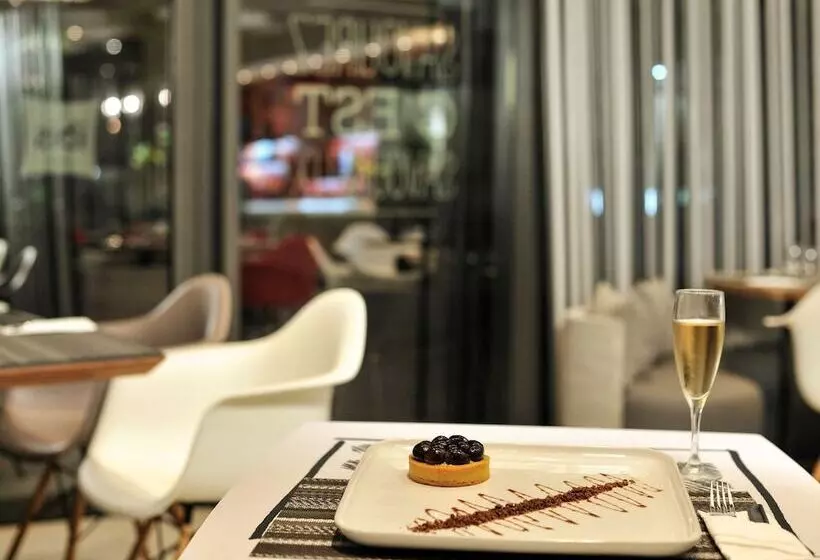 Fotos del hotel Ibis Casa Voyageurs:  23