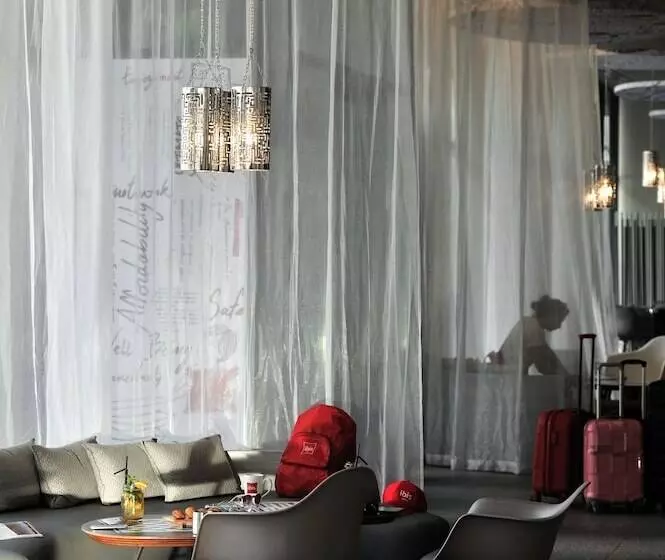 Fotos del hotel Ibis Casa Voyageurs:  16