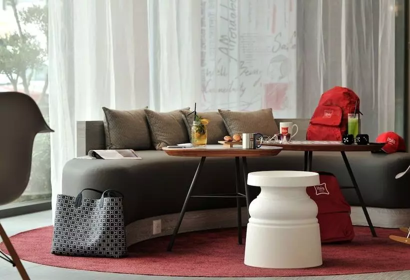 Fotos del hotel Ibis Casa Voyageurs:  11