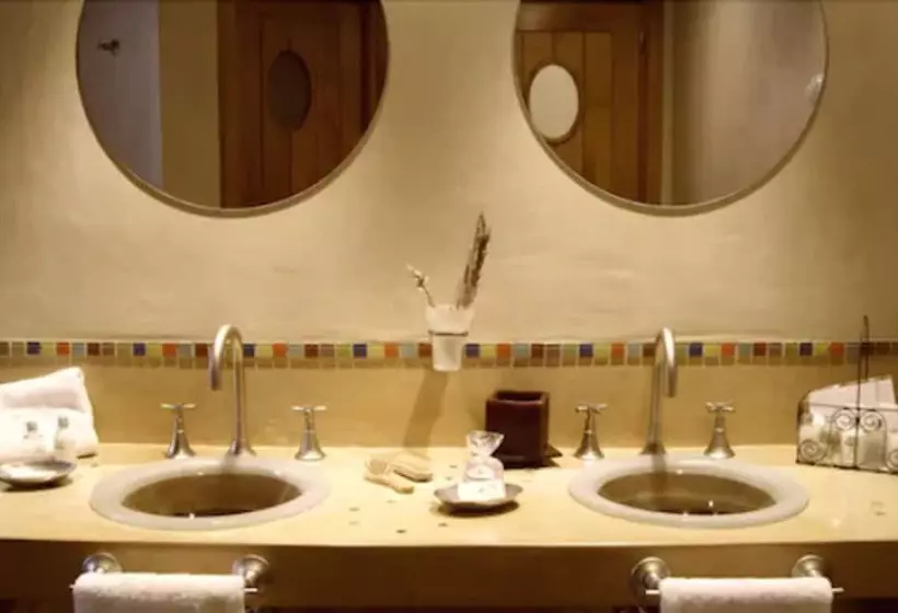 Fotos del hotel Lirolay Suites:  3