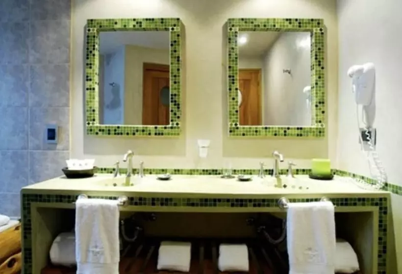 Fotos del hotel Lirolay Suites:  5