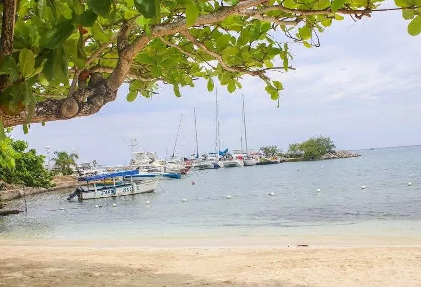 Fotos del hotel Fisherman Point Beach Resort:  13