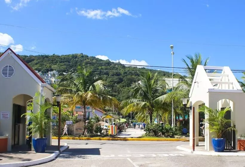 Fotos del hotel Fisherman Point Beach Resort:  23
