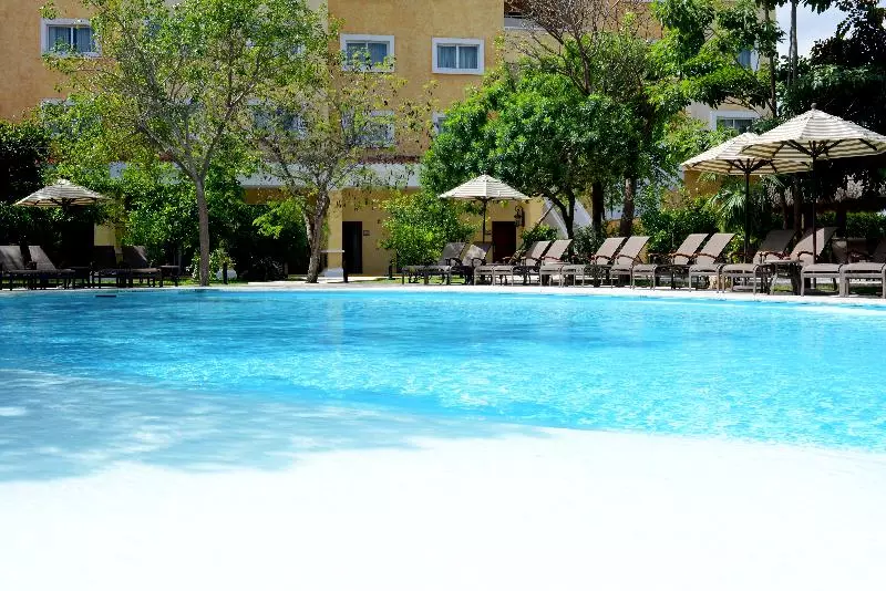 Courtyard By Marriott Cancun Airport