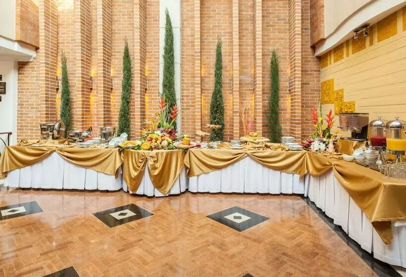 Fotos del hotel Embassy Park:  7