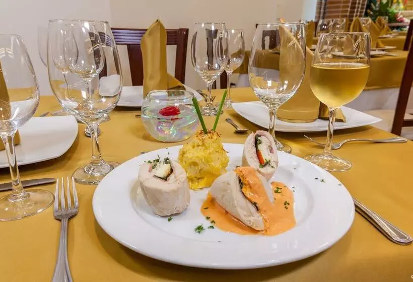 Fotos del hotel Embassy Park:  17