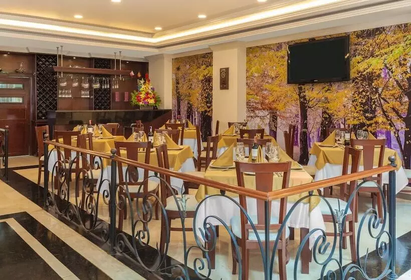 Fotos del hotel Embassy Park:  5