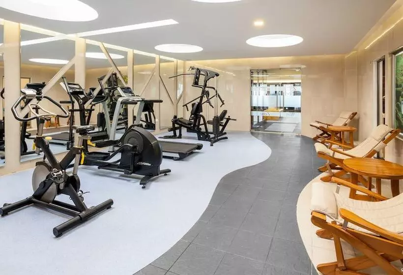 Fotos del hotel Embassy Park:  3