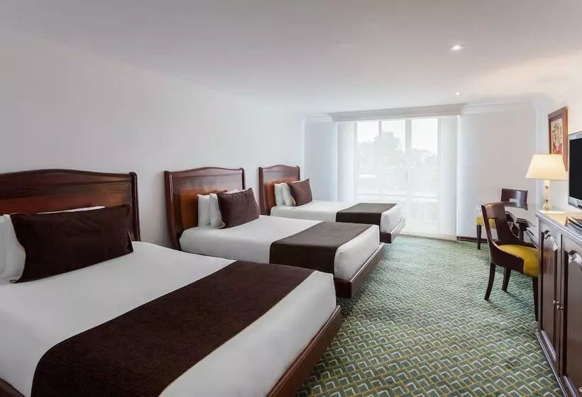 Fotos del hotel Embassy Park:  23