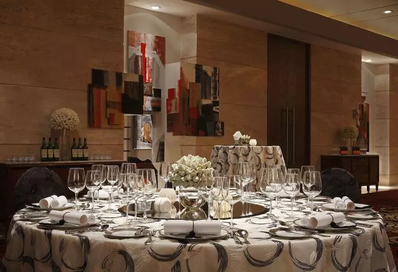 Fotos del hotel The Leela Ambience Gurgaon Hotel & Residences:  7