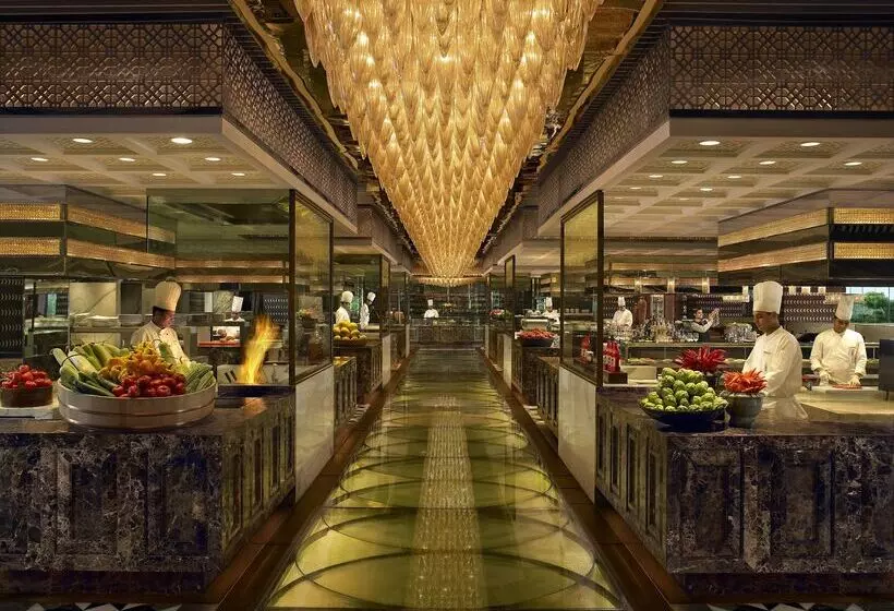 Fotos del hotel The Leela Ambience Gurgaon Hotel & Residences:  13