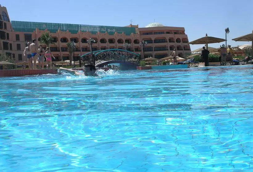 Fotos del hotel Golden 5 City Sapphire Suites Hotel:  3