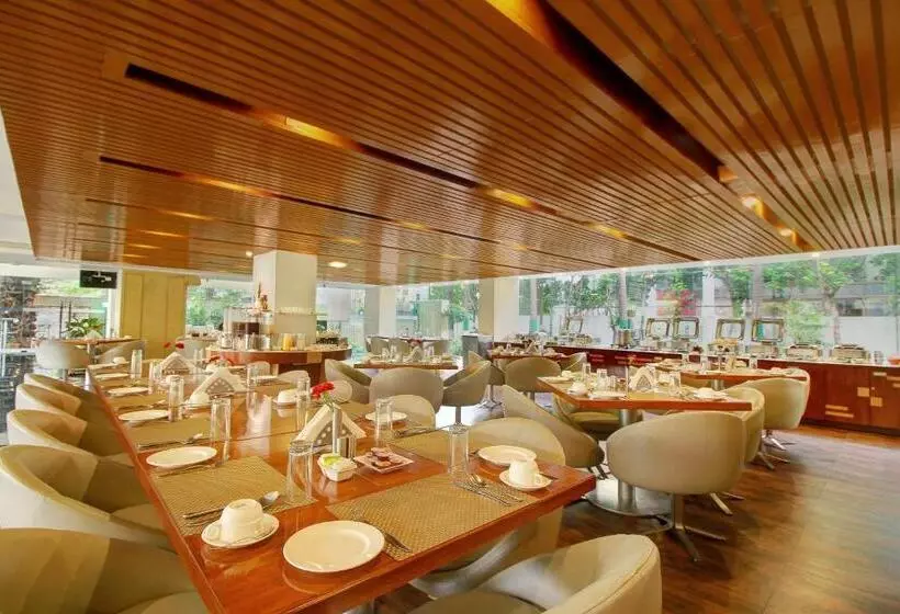 Fotos del hotel Monarch Luxur:  2