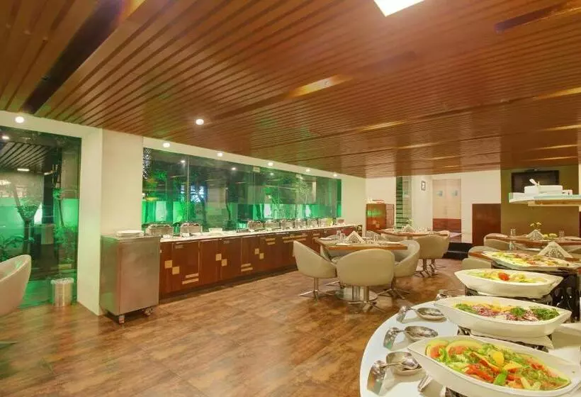 Fotos del hotel Monarch Luxur:  5