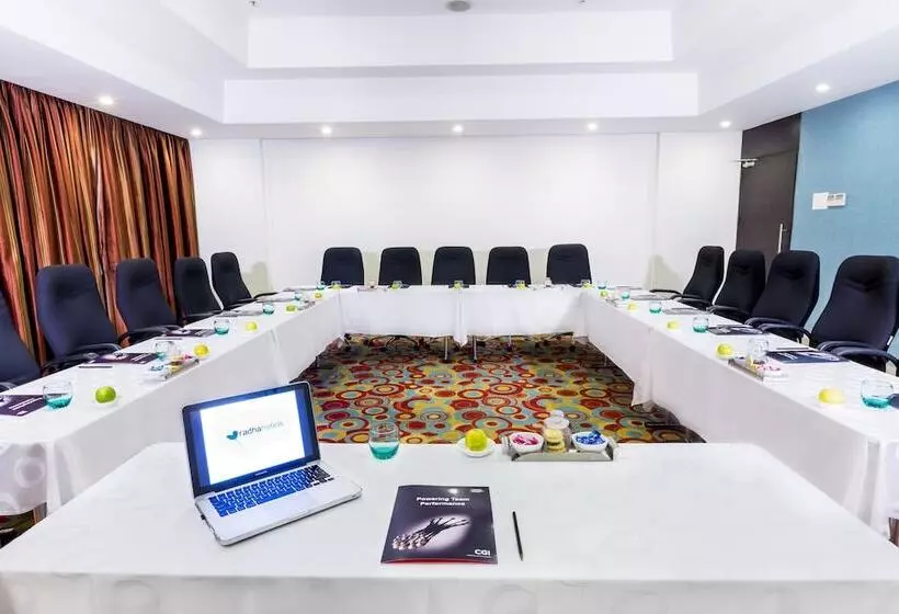 Fotos del hotel Radha Regent Electronic City:  9