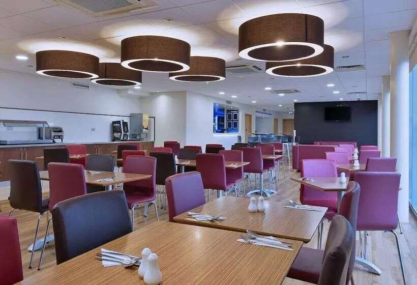 Fotos del hotel Travelodge Edinburgh Airport Ratho Station:  9