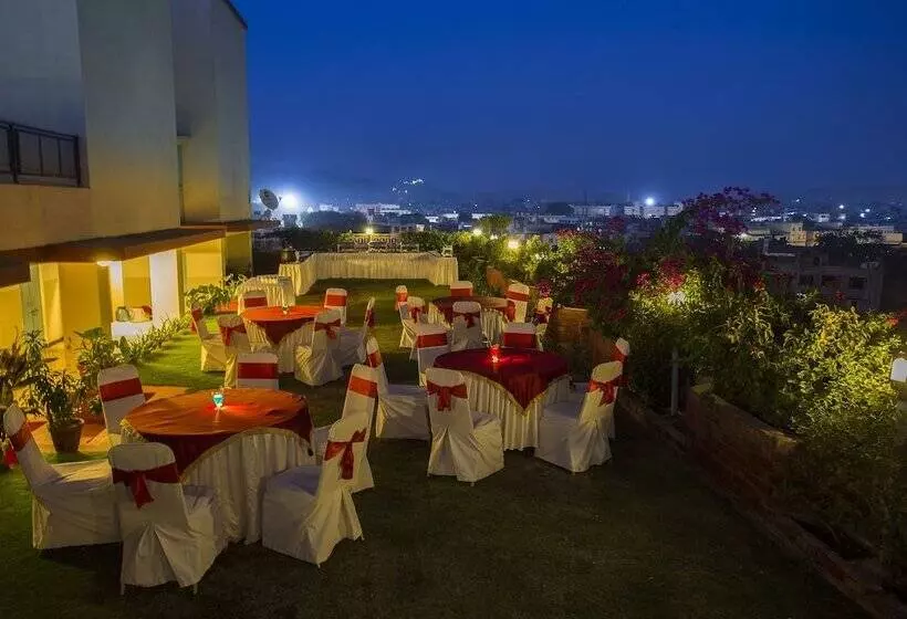 Fotos del hotel Vesta Maurya Palace:  8