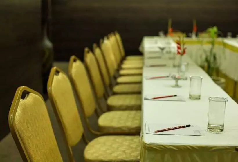 Fotos del hotel Vesta Maurya Palace:  25