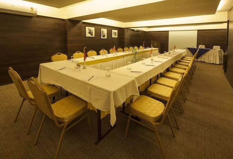 Fotos del hotel Vesta Maurya Palace:  14