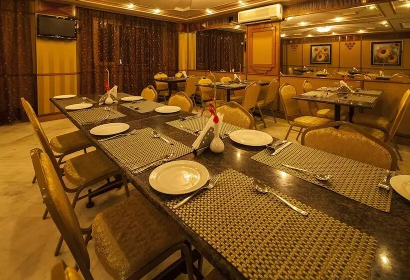 Fotos del hotel Vesta Maurya Palace:  22