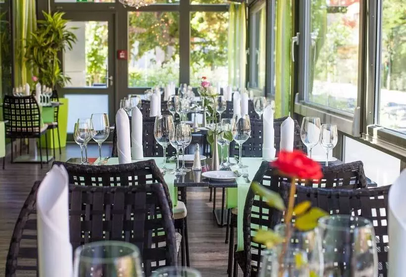 Fotos del hotel Novina Hotel Tillypark:  5