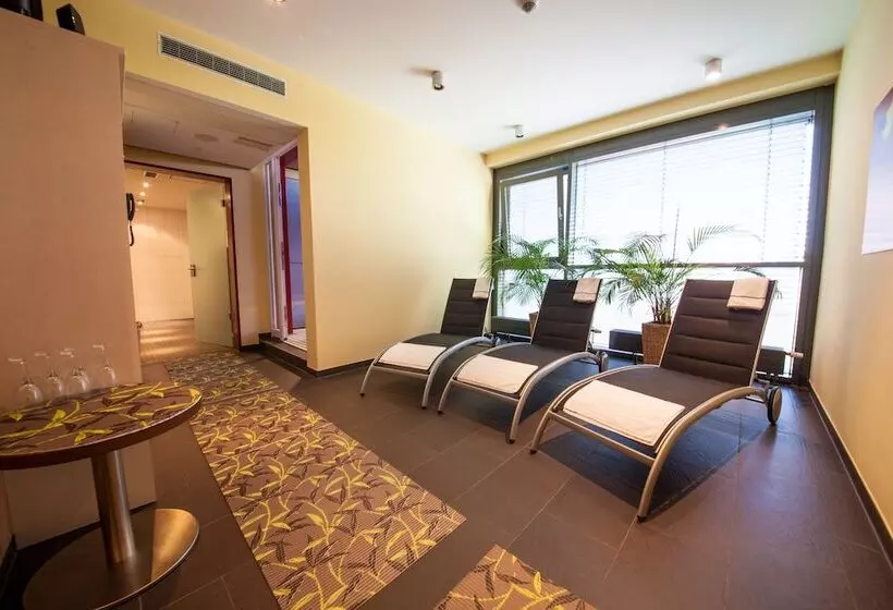 Fotos del hotel Novina Hotel Tillypark:  11