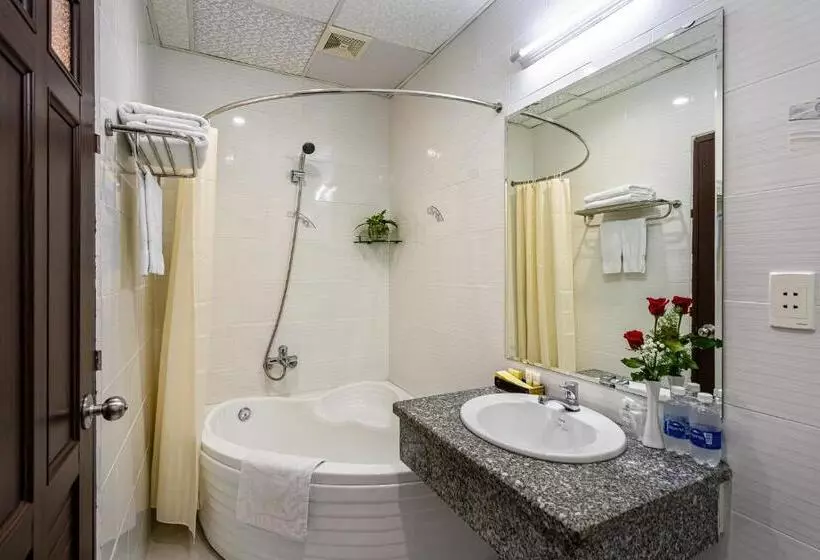Fotos del hotel Hoàng Ngân  And Suites  City Centre:  9