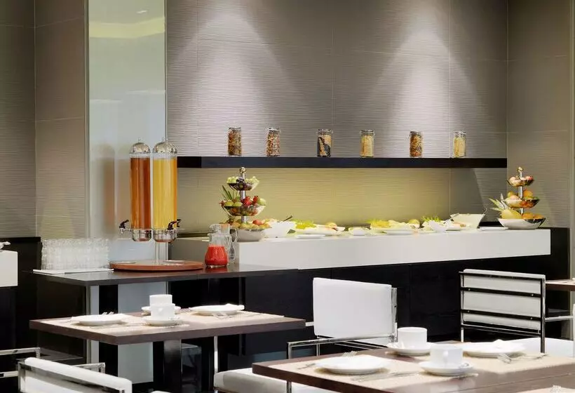 Fotos del hotel H10 Berlin Ku'damm:  32