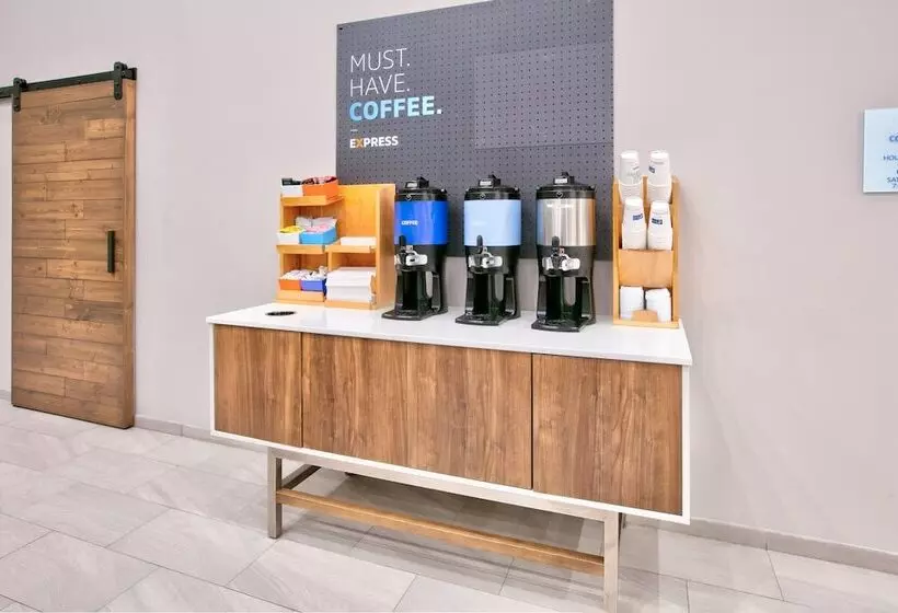 Fotos del hotel Holiday Inn Express & Suites North Dallas At Preston, An Ihg:  7